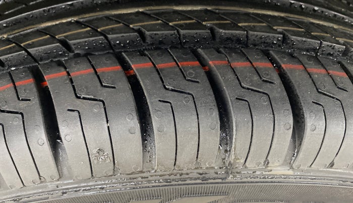 2020 Renault Kwid RXT 1.0 AMT (O), Petrol, Automatic, 40,182 km, Right Rear Tyre Tread