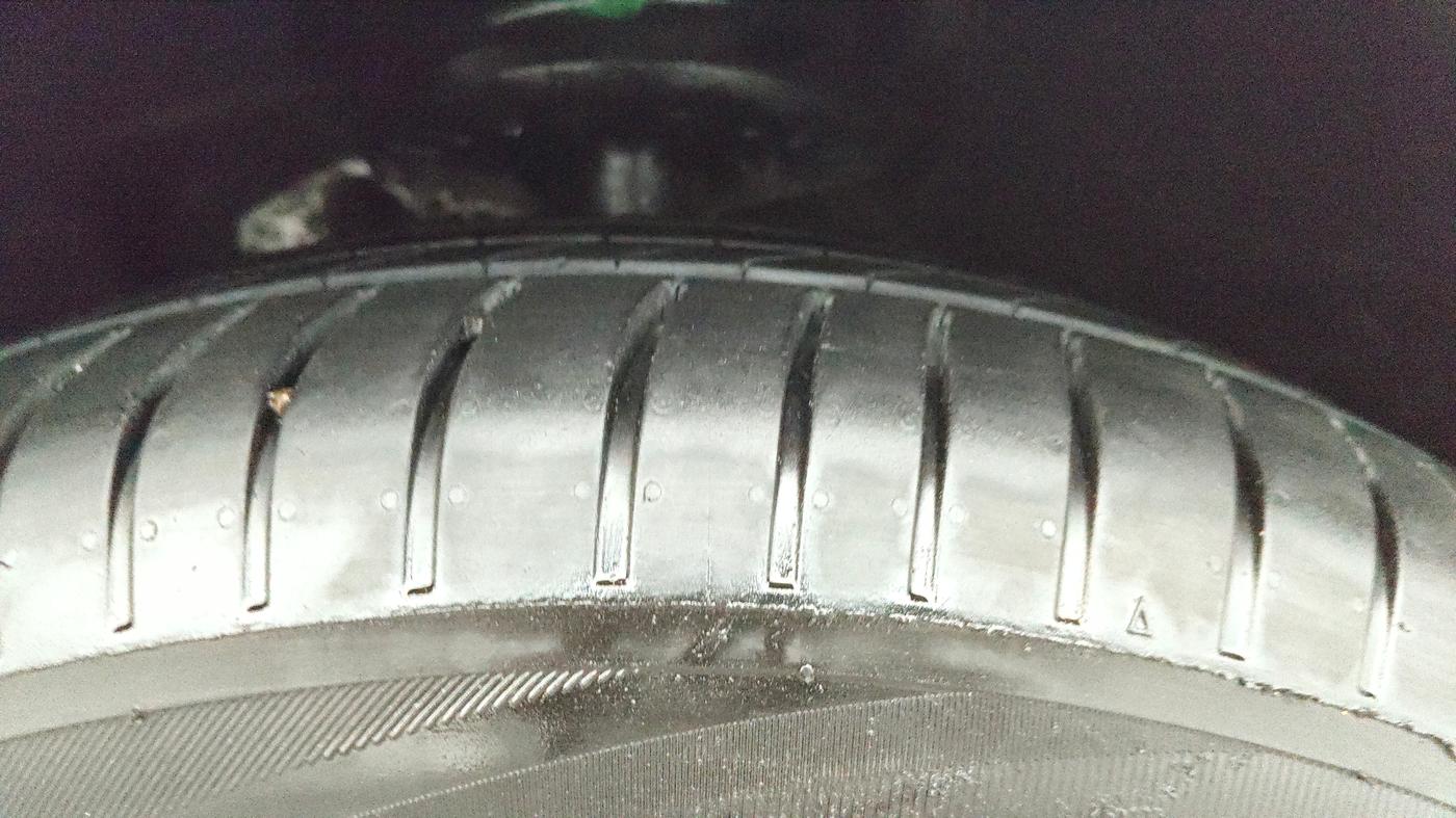 2024 Mahindra XUV700 AX 7 LUXURY D AT 7 STR, Diesel, Automatic, 52,611 km, Right Front Tyre Tread