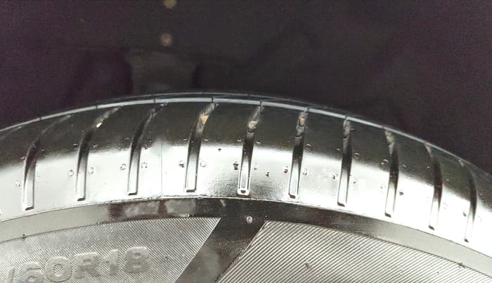 2024 Mahindra XUV700 AX 7 LUXURY D AT 7 STR, Diesel, Automatic, 52,611 km, Right Rear Tyre Tread