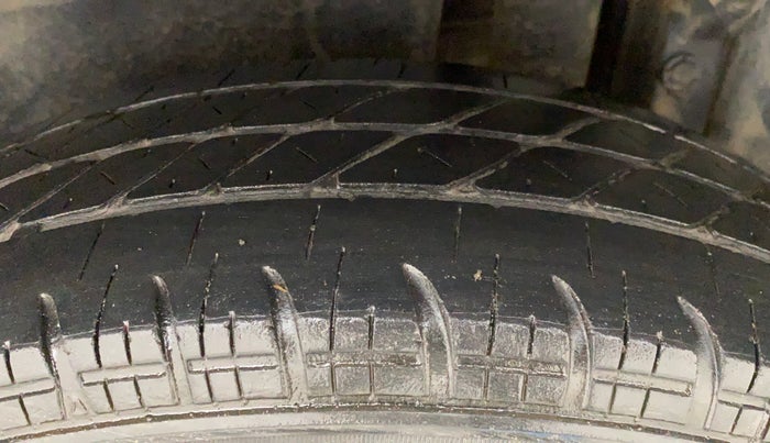 2017 Maruti Swift VXI, Petrol, Manual, 43,611 km, Left Rear Tyre Tread