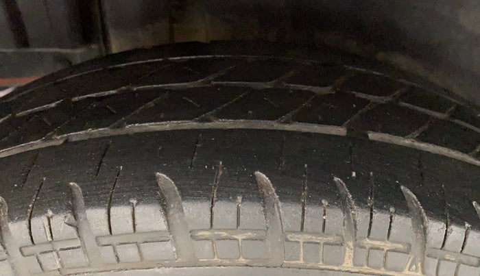 2017 Maruti Swift VXI, Petrol, Manual, 43,611 km, Right Rear Tyre Tread