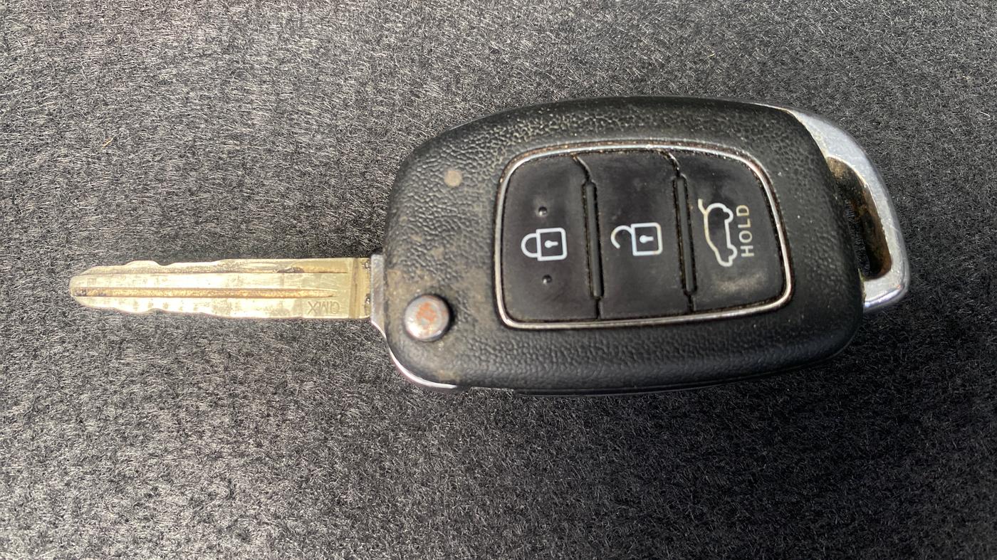 2020 Hyundai VENUE S+ 1.2, Petrol, Manual, 68,138 km, Key Close Up