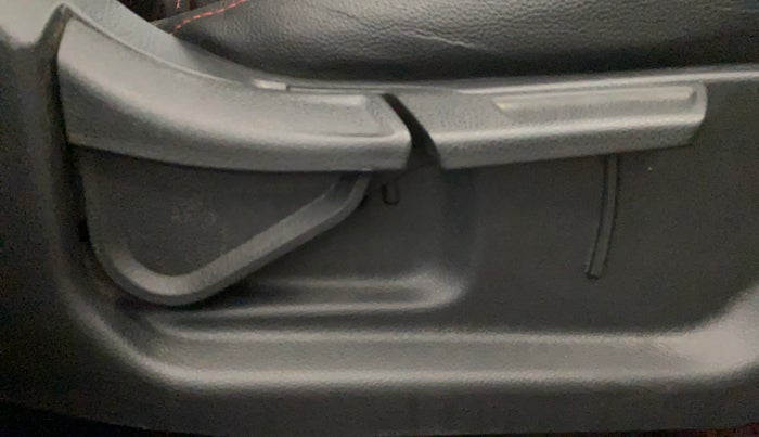 2020 KIA SONET HTX 1.0 IMT, Petrol, Manual, 17,607 km, Driver Side Adjustment Panel