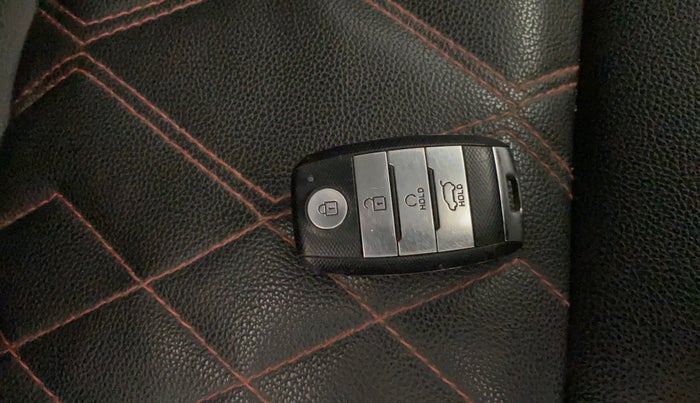 2020 KIA SONET HTX 1.0 IMT, Petrol, Manual, 17,607 km, Key Close Up