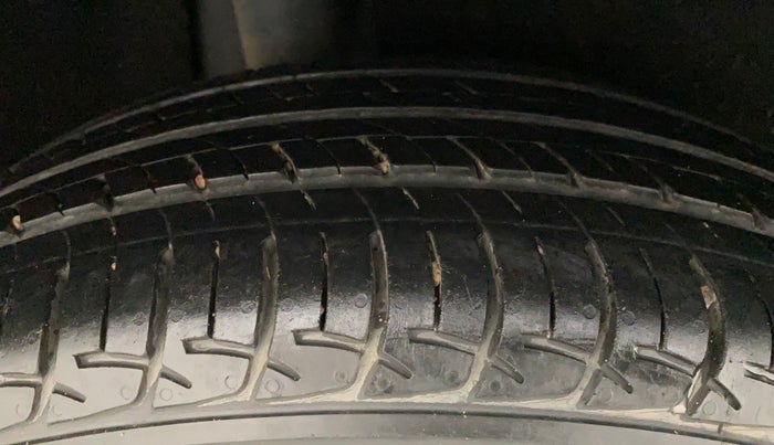 2016 Maruti Baleno DELTA PETROL 1.2, Petrol, Manual, 50,318 km, Right Rear Tyre Tread