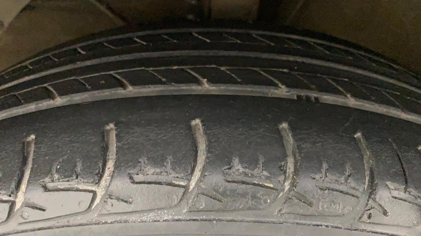 2016 Maruti Baleno DELTA PETROL 1.2, Petrol, Manual, 50,318 km, Left Front Tyre Tread