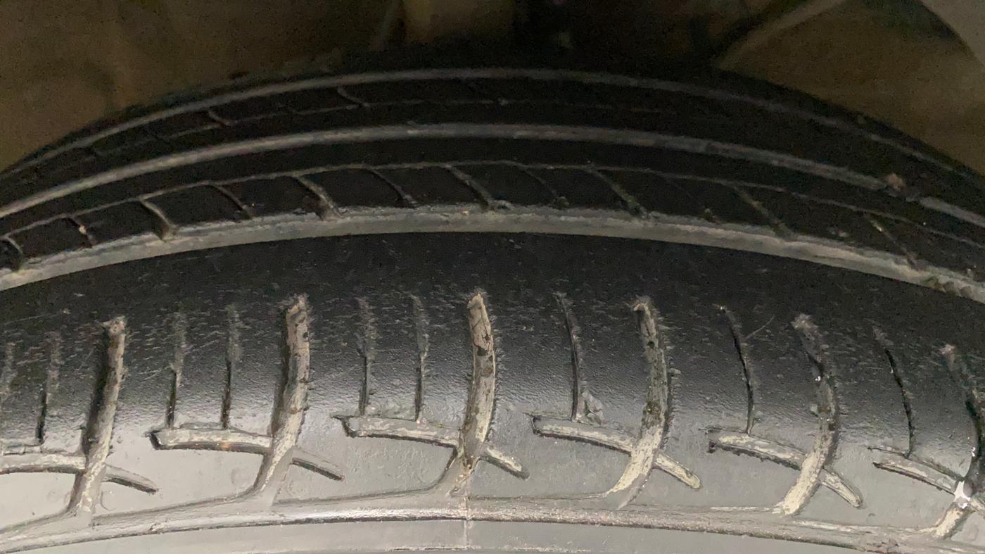 2016 Maruti Baleno DELTA PETROL 1.2, Petrol, Manual, 50,318 km, Right Front Tyre Tread