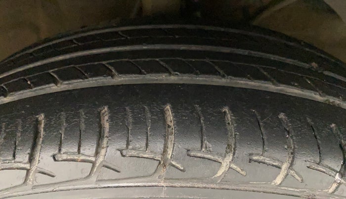 2016 Maruti Baleno DELTA PETROL 1.2, Petrol, Manual, 50,318 km, Right Front Tyre Tread