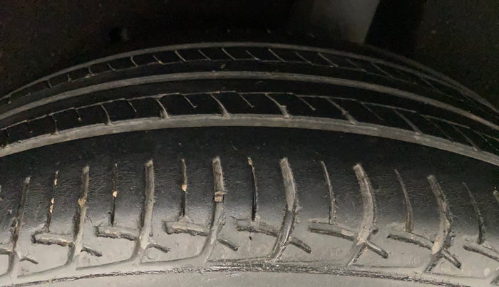 2016 Maruti Baleno DELTA PETROL 1.2, Petrol, Manual, 50,318 km, Left Rear Tyre Tread