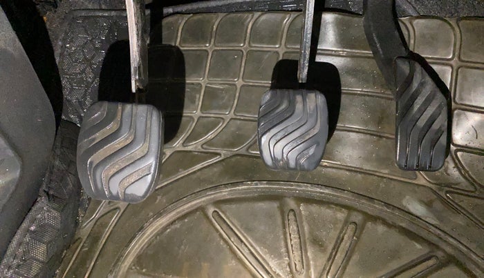 2016 Renault Kwid RXT 1.0, Petrol, Manual, 49,276 km, Pedals