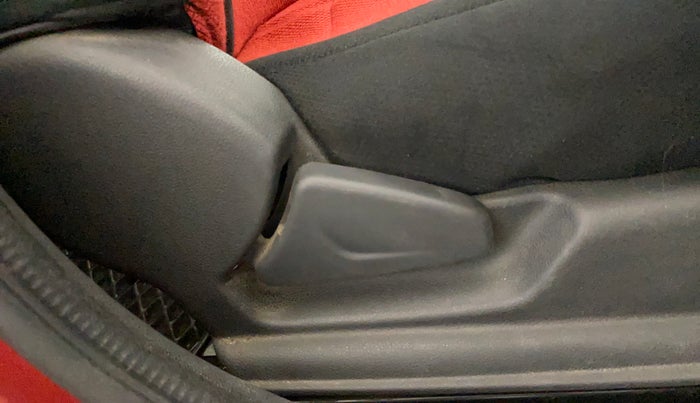 2016 Renault Kwid RXT 1.0, Petrol, Manual, 49,276 km, Driver Side Adjustment Panel