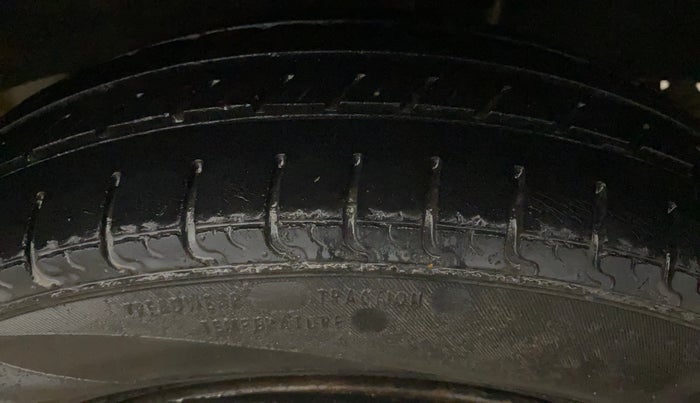 2016 Renault Kwid RXT 1.0, Petrol, Manual, 49,276 km, Left Rear Tyre Tread