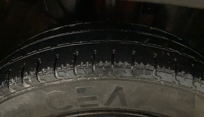 2016 Renault Kwid RXT 1.0, Petrol, Manual, 49,276 km, Right Front Tyre Tread