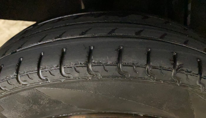 2016 Renault Kwid RXT 1.0, Petrol, Manual, 49,276 km, Right Rear Tyre Tread