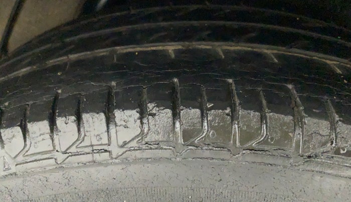 2014 Hyundai Verna FLUIDIC 1.6 VTVT SX AT, Petrol, Automatic, 55,030 km, Left Rear Tyre Tread