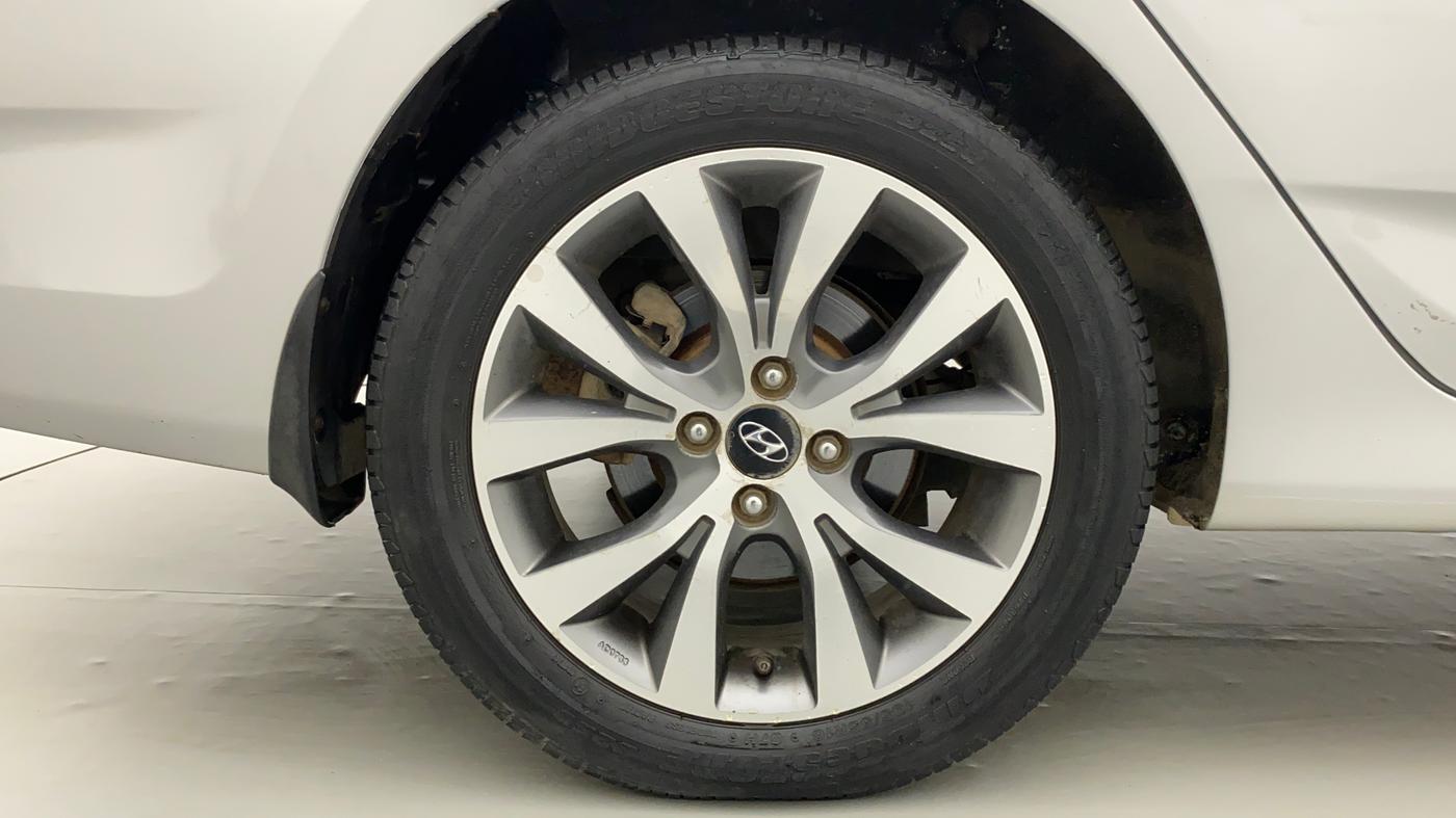 2014 Hyundai Verna FLUIDIC 1.6 VTVT SX AT, Petrol, Automatic, 55,030 km, Right Rear Wheel