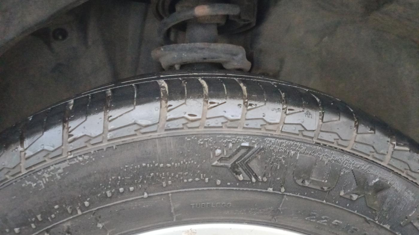 2017 Jeep Compass LIMITED 1.4 PETROL AT, Petrol, Automatic, 66,520 km, Right Front Tyre Tread