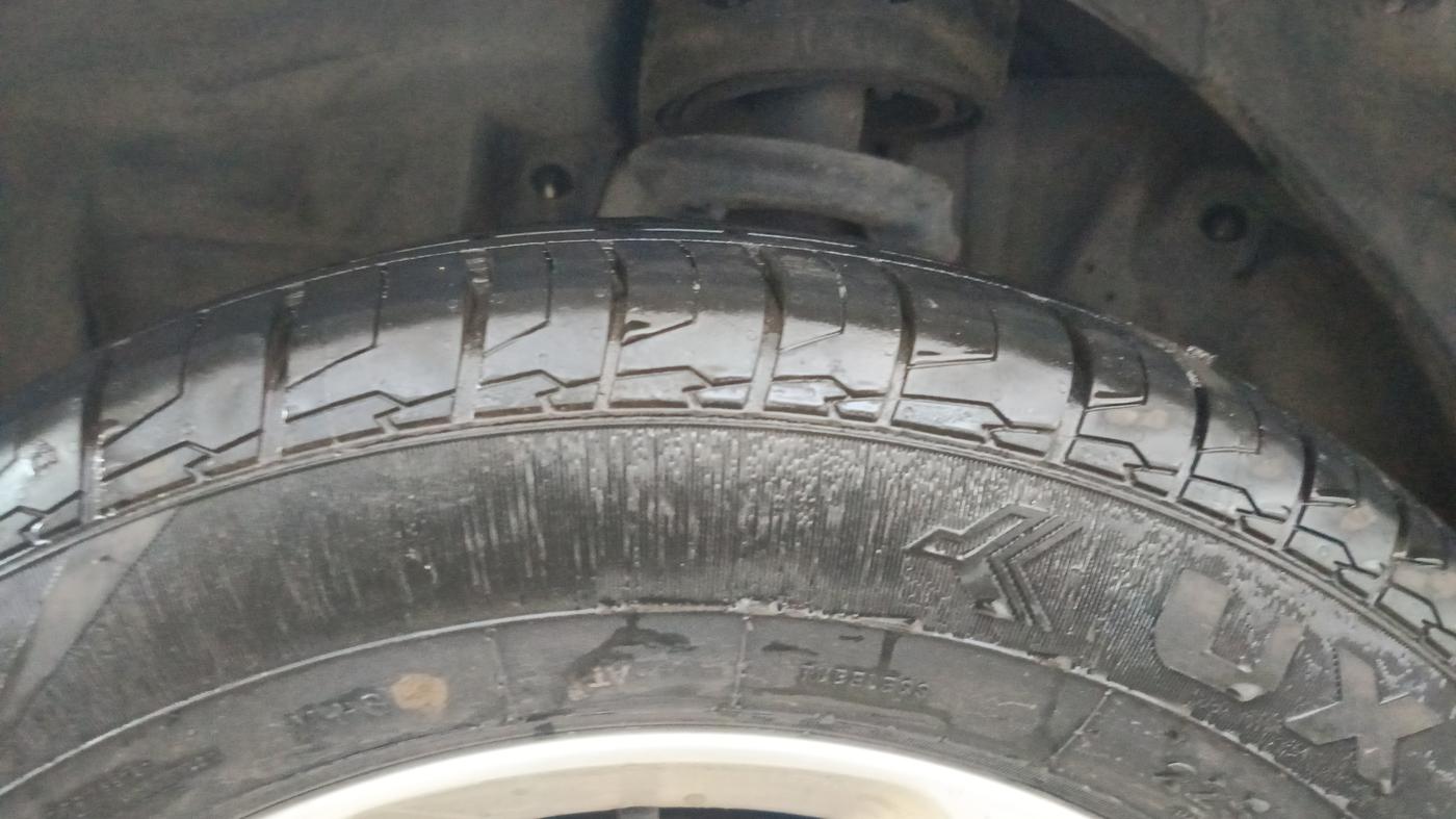 2017 Jeep Compass LIMITED 1.4 PETROL AT, Petrol, Automatic, 66,520 km, Left Front Tyre Tread