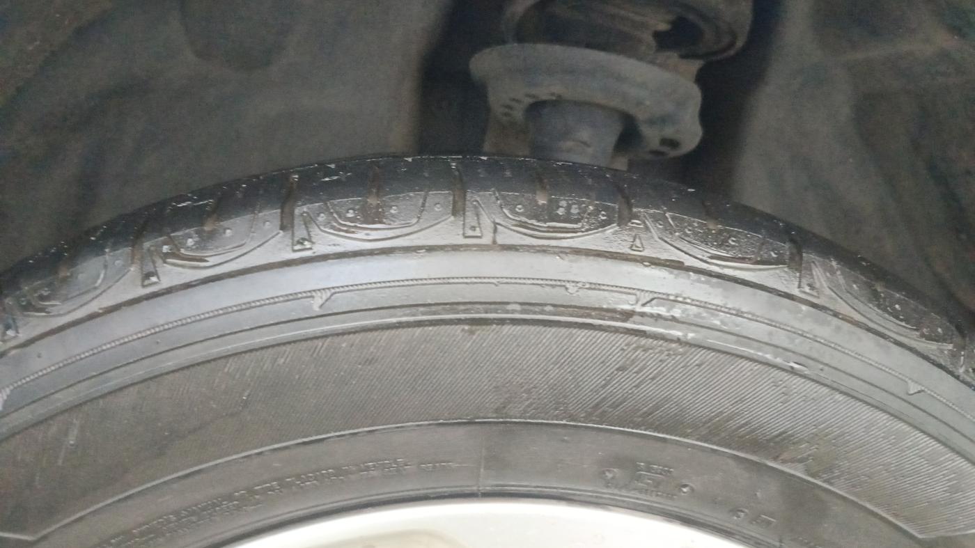 2017 Jeep Compass LIMITED 1.4 PETROL AT, Petrol, Automatic, 66,520 km, Left Rear Tyre Tread