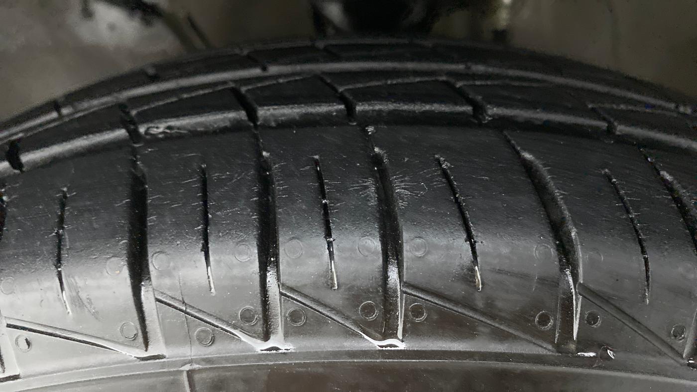 2019 Maruti Alto 800 VXI, Petrol, Manual, 2,418 km, Left Front Tyre Tread