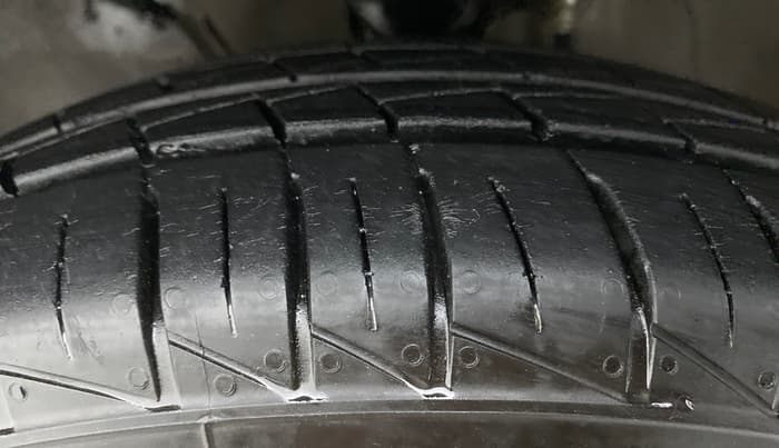 2019 Maruti Alto 800 VXI, Petrol, Manual, 2,418 km, Left Front Tyre Tread