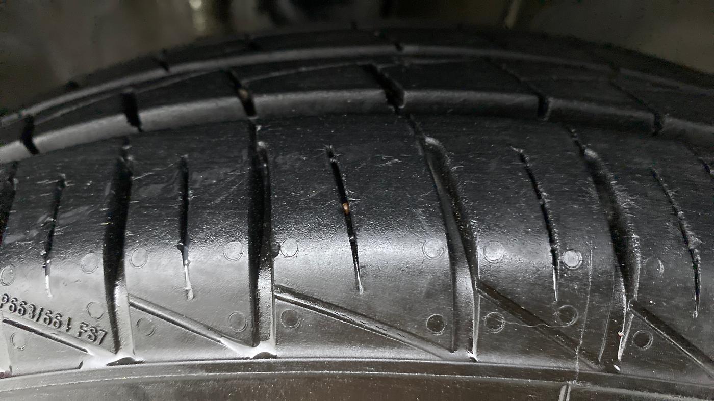 2019 Maruti Alto 800 VXI, Petrol, Manual, 2,418 km, Right Front Tyre Tread
