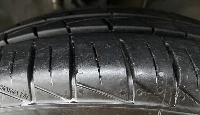 2019 Maruti Alto 800 VXI, Petrol, Manual, 2,418 km, Right Front Tyre Tread