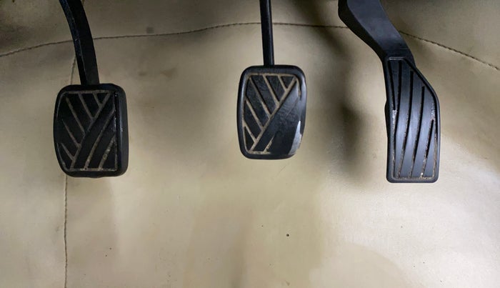 2015 Maruti Ertiga VXI CNG, CNG, Manual, 1,21,416 km, Pedals