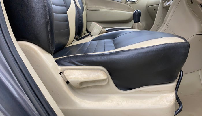 2015 Maruti Ertiga VXI CNG, CNG, Manual, 1,21,416 km, Driver Side Adjustment Panel