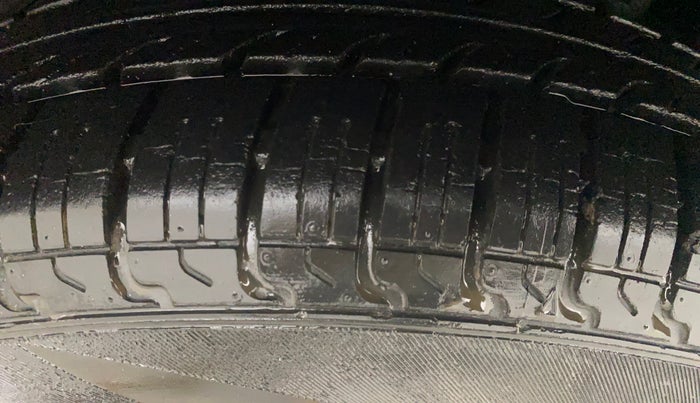 2016 Maruti Swift VXI, Petrol, Manual, 18,988 km, Left Rear Tyre Tread