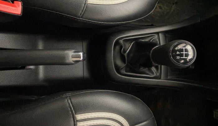 2016 Maruti Swift VXI, Petrol, Manual, 18,988 km, Gear Lever