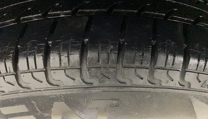 2016 Maruti Swift VXI, Petrol, Manual, 18,988 km, Right Rear Tyre Tread