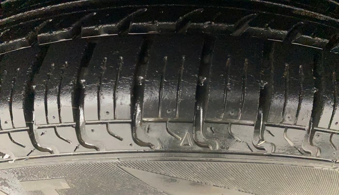 2016 Maruti Swift VXI, Petrol, Manual, 18,988 km, Right Front Tyre Tread