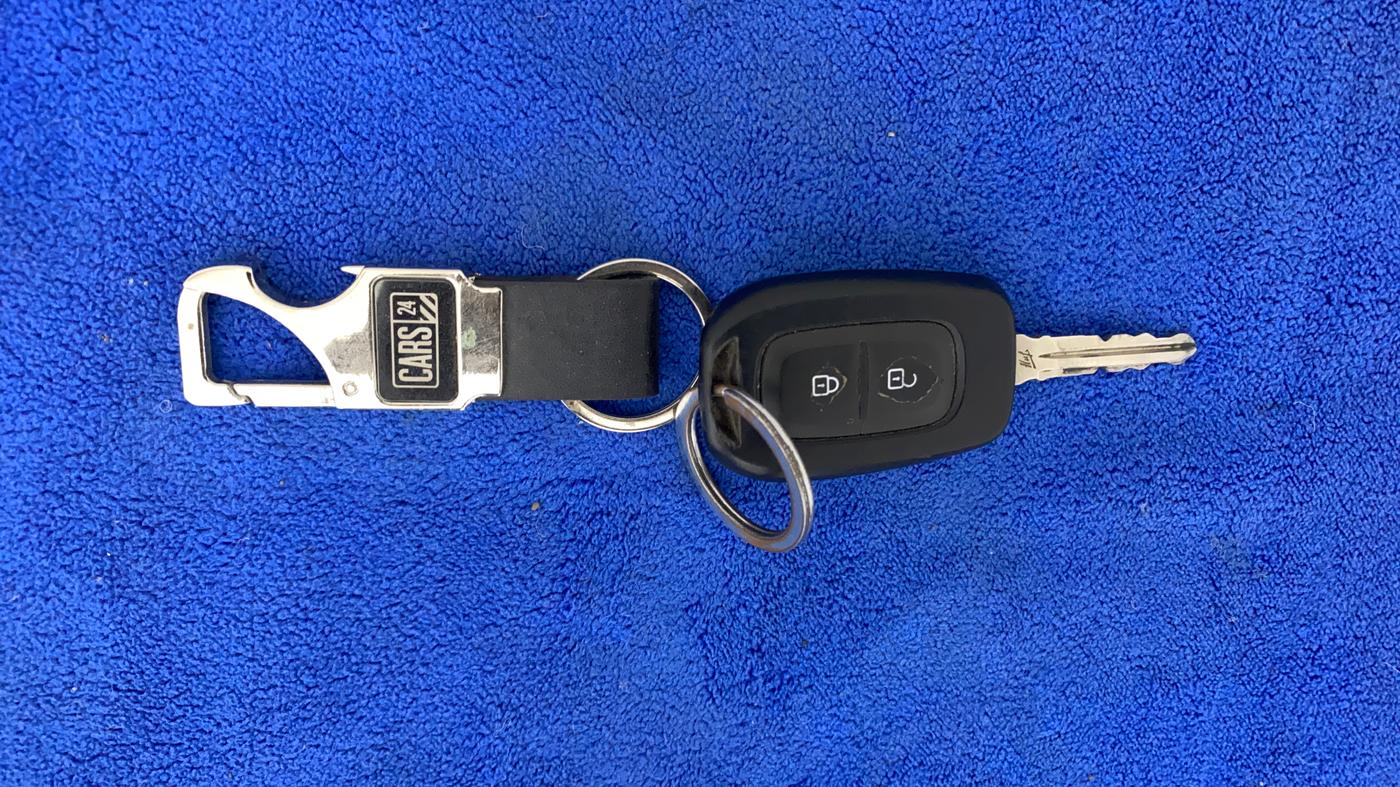 2020 Renault TRIBER RXL MT, Petrol, Manual, 57,736 km, Key Close Up