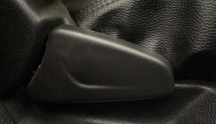 2019 Renault Kwid RXT 1.0 (O), Petrol, Manual, 51,134 km, Driver Side Adjustment Panel