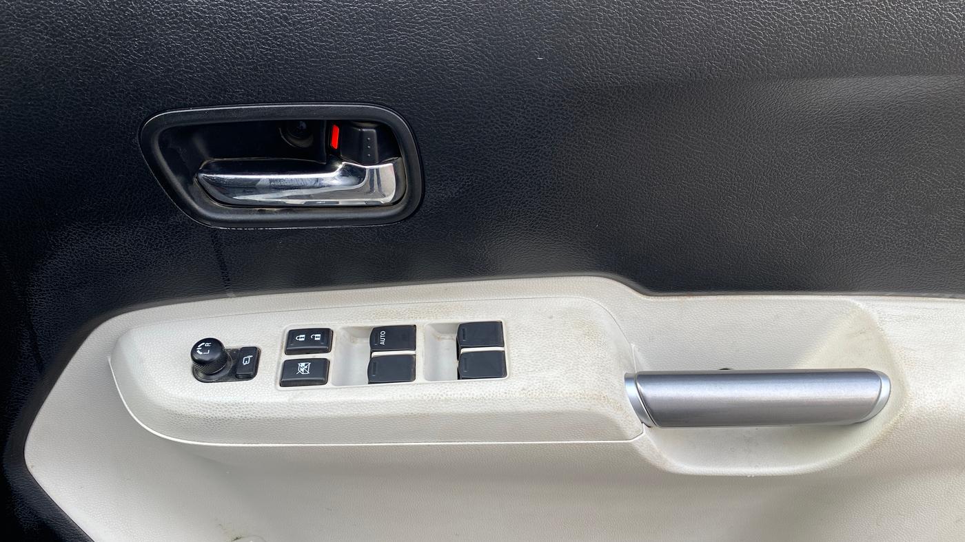 2024 Maruti IGNIS ALPHA 1.2, Petrol, Manual, 21,684 km, Driver Side Door Panels Control