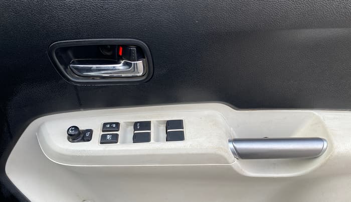 2024 Maruti IGNIS ALPHA 1.2, Petrol, Manual, 21,684 km, Driver Side Door Panels Control