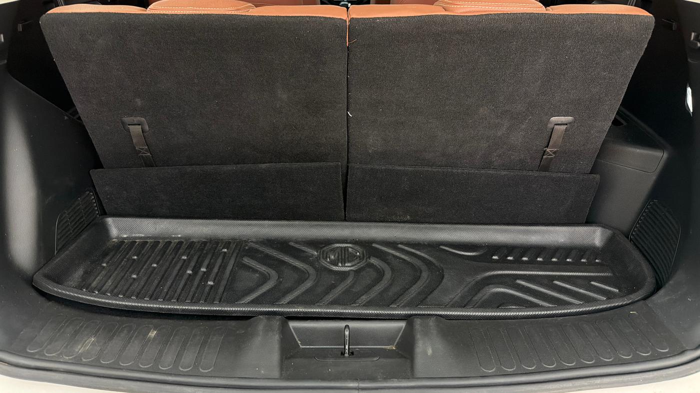 2023 MG HECTOR PLUS SHARP 1.5 PETROL TURBO CVT 6-STR, Petrol, Automatic, 25,994 km, Boot Inside