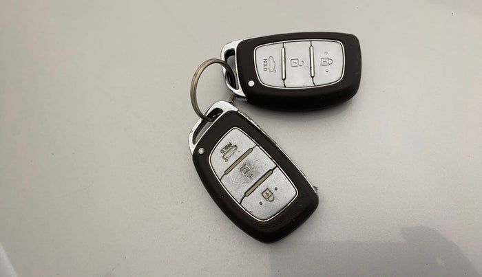 2015 Hyundai Grand i10 ASTA (O) 1.2 KAPPA VTVT, Petrol, Manual, 71,429 km, Key Close Up