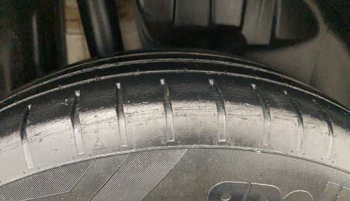 2020 Maruti Swift ZXI, Petrol, Manual, 80,168 km, Right Rear Tyre Tread