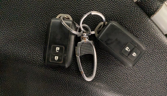 2020 Maruti Swift ZXI, Petrol, Manual, 80,168 km, Key Close Up