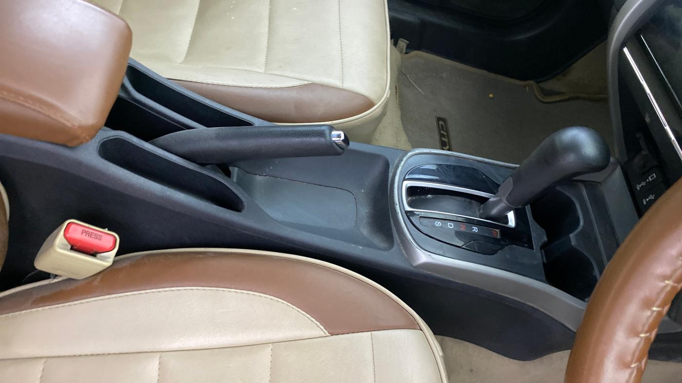 2020 Honda City 1.5L I-VTE V CVT, Petrol, Automatic, 1,08,739 km, Gear Lever
