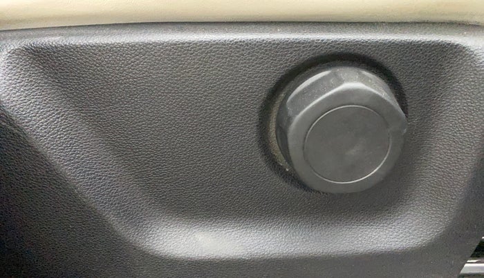 2023 Mahindra XUV700 AX 7 LUXURY P AT 7 STR, Petrol, Automatic, 60,165 km, Driver Side Adjustment Panel