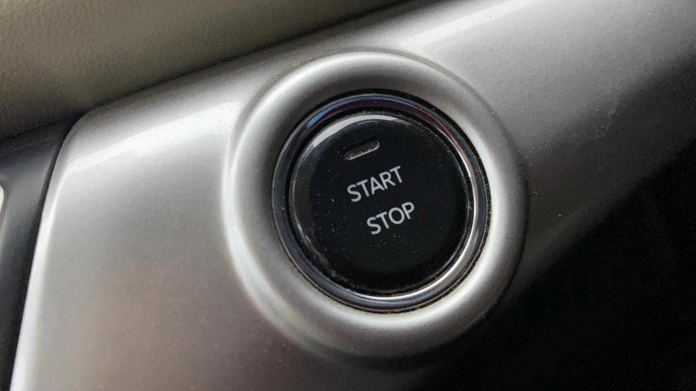 2023 Mahindra XUV700 AX 7 LUXURY P AT 7 STR, Petrol, Automatic, 60,165 km, Keyless Start/ Stop Button