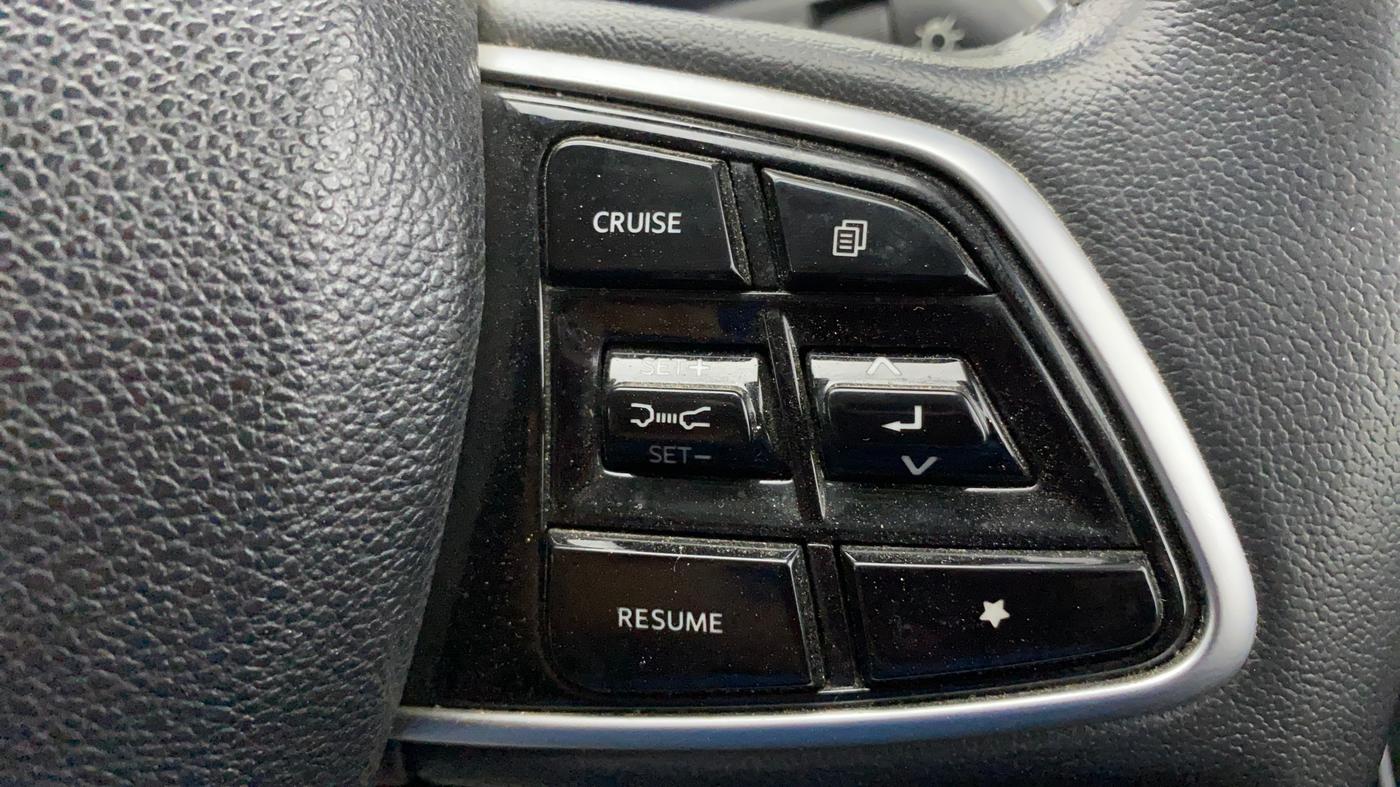2023 Mahindra XUV700 AX 7 LUXURY P AT 7 STR, Petrol, Automatic, 60,165 km, Adaptive Cruise Control