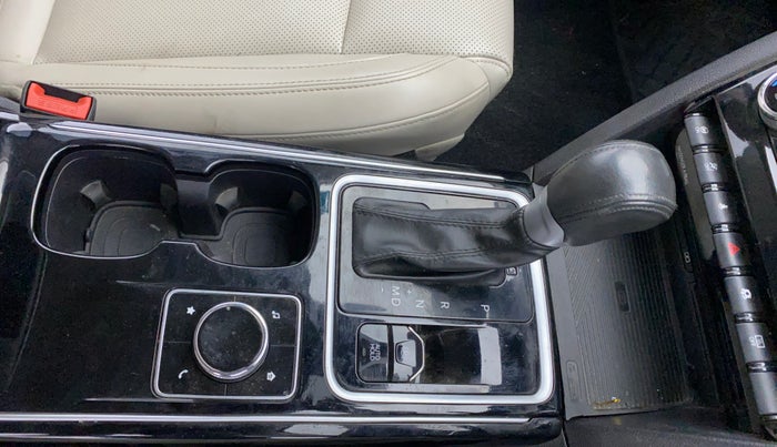 2023 Mahindra XUV700 AX 7 LUXURY P AT 7 STR, Petrol, Automatic, 60,165 km, Gear Lever