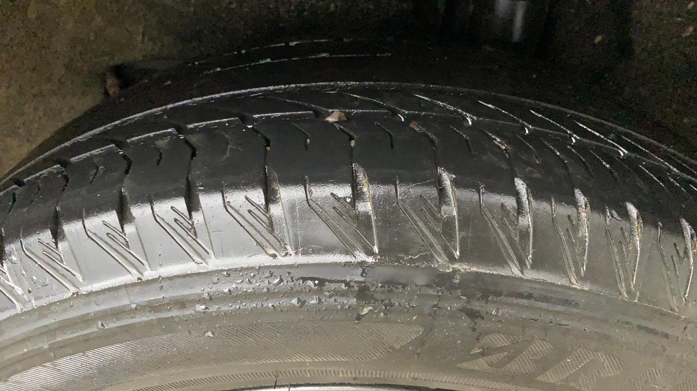 2023 Mahindra XUV700 AX 7 LUXURY P AT 7 STR, Petrol, Automatic, 60,165 km, Left Rear Tyre Tread