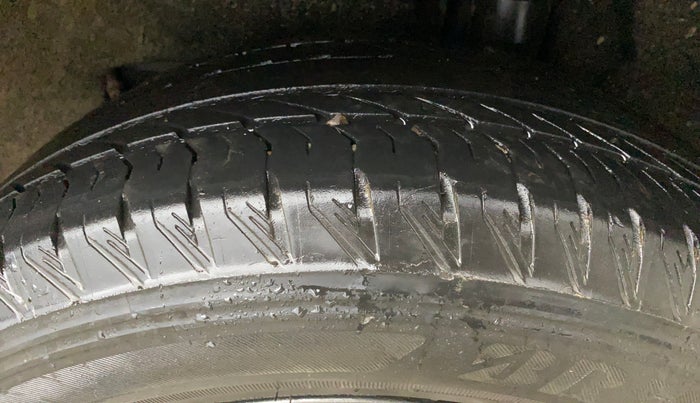 2023 Mahindra XUV700 AX 7 LUXURY P AT 7 STR, Petrol, Automatic, 60,165 km, Left Rear Tyre Tread