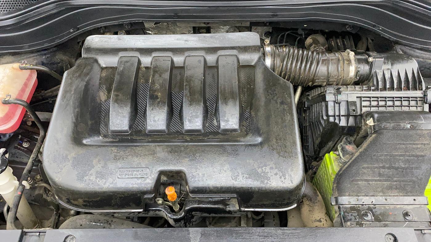 2023 Mahindra XUV700 AX 7 LUXURY P AT 7 STR, Petrol, Automatic, 60,165 km, Engine View