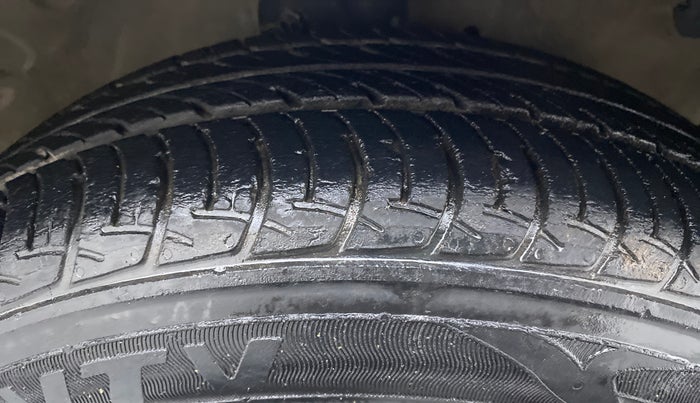 2015 Maruti Celerio VXI AGS, Petrol, Automatic, 48,045 km, Right Front Tyre Tread